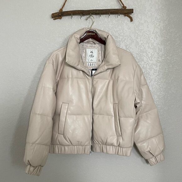 Tan oversized puffer jacket - Picture 2 of 3